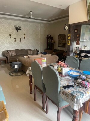 Team Area in 3 BHK Apartment at Cooke Town – for Rent