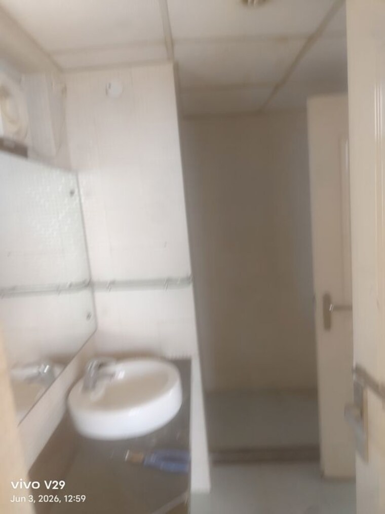 Bathroom, millenium-bajrang-society 4 Bedroom 2700 Sq.Ft. Apartment In Sector 43 Gurgaon 10461351