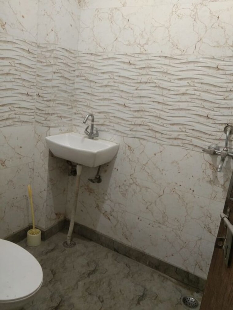 Bathroom, mehrauli 2 Bedroom 600 Sq.Ft. Builder Floor In Mehrauli Delhi 10460066