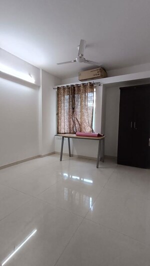 Room in 2 BHK Apartment at Kohinoor Zen Estate, Kharadi – for Rent