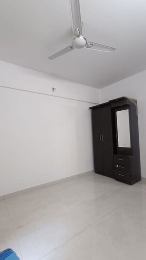 Room in 2 BHK Apartment at Kohinoor Zen Estate, Kharadi – for Rent