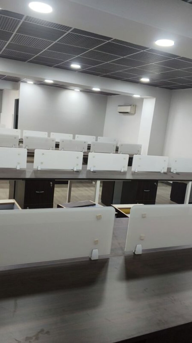 Team Area, ithum-heights Commercial Office Space 2225 Sq.Ft. In Sector 62 Noida 10461837