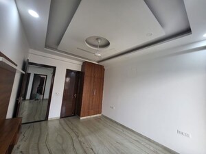 Room in 3 BHK Builder Floor at Medi City – for Rent