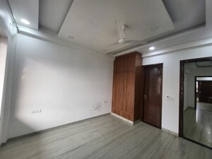 Room in 3 BHK Builder Floor at Medi City – for Rent