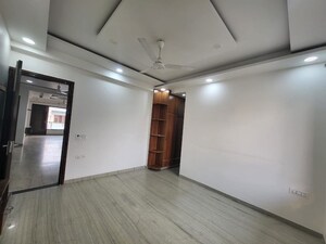 Room in 3 BHK Builder Floor at Medi City – for Rent