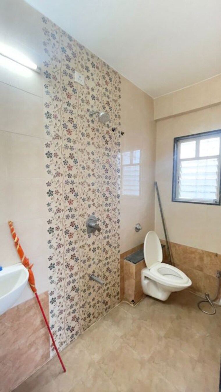 Bathroom, taware colony 2 Bedroom 950 Sq.Ft. Apartment In Taware Colony Pune 10461960