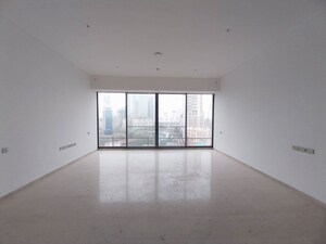 Room in 4 BHK Apartment at Rustomjee Crown Phase 2, Prabhadevi – for Rent