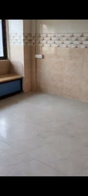 Room in 2 BHK Apartment at Sion – for Rent