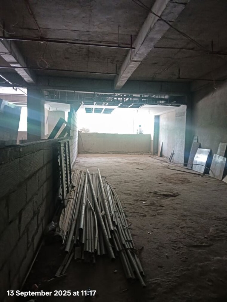  Parking, mahesh-crescent-mall-and-heights Commercial Office Space 2350 Sq.Ft. In Amar Shaheed Path Lucknow 10462027