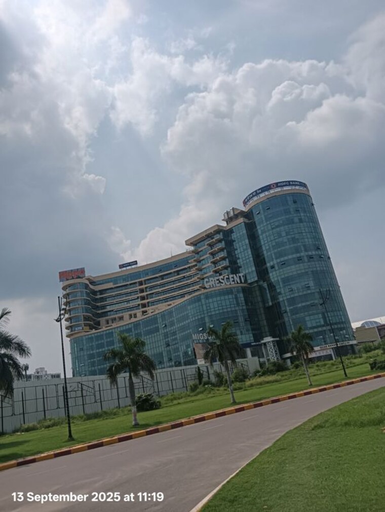 Exterior View, mahesh-crescent-mall-and-heights Commercial Office Space 2350 Sq.Ft. In Amar Shaheed Path Lucknow 10462027