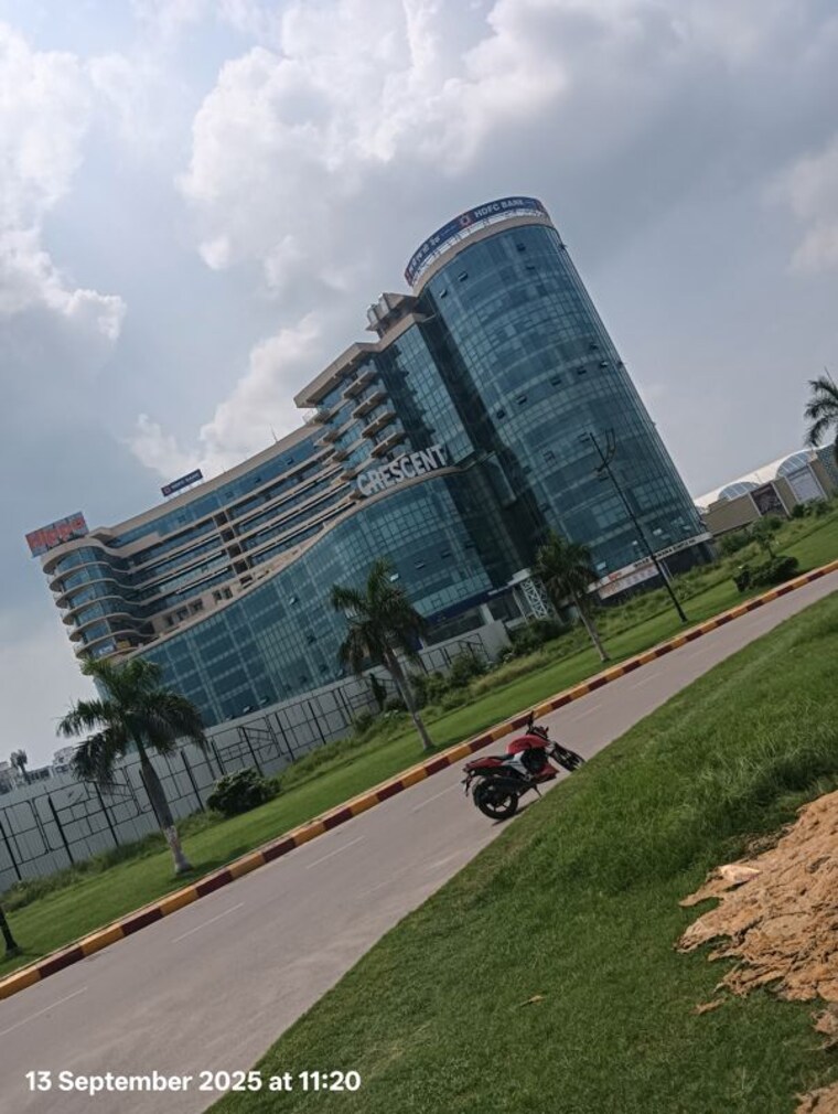 Exterior View, mahesh-crescent-mall-and-heights Commercial Office Space 2350 Sq.Ft. In Amar Shaheed Path Lucknow 10462027