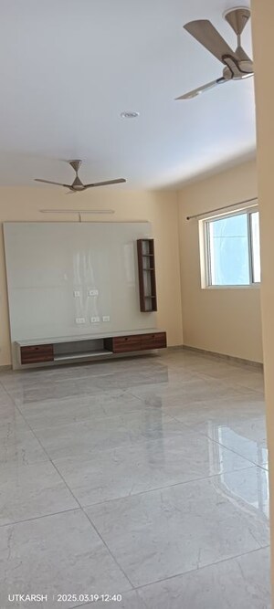 Room in 4 BHK Apartment at Rishita Serenity, Sushant Golf City – for Rent
