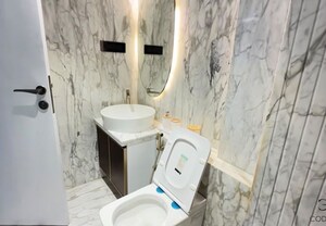 Bathroom in 5 BHK Villa at Juhu – for Rent