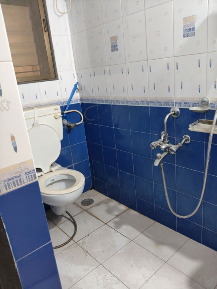 Bathroom, venus-chs-andheri 3 Bedroom 1050 Sq.Ft. Apartment In Andheri West Mumbai 10462050