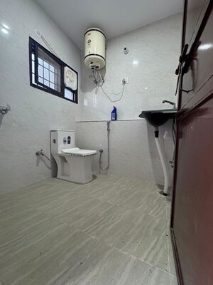 Team Area in 1 BHK Apartment at Chattarpur – for Rent