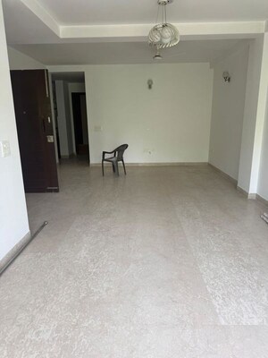 Room in 3 BHK Builder Floor at Saket – for Rent