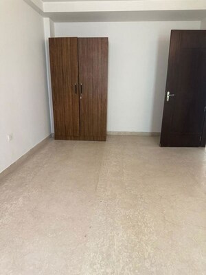 Room in 3 BHK Builder Floor at Saket – for Rent