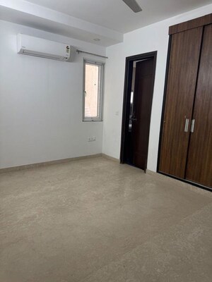 Room in 3 BHK Builder Floor at Saket – for Rent