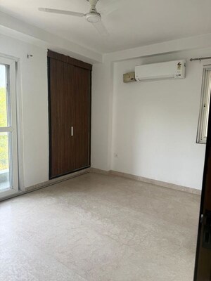 Room in 3 BHK Builder Floor at Saket – for Rent