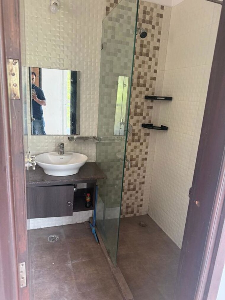 Bathroom, saket 3 Bedroom 200 Sq.Yd. Builder Floor In Saket Delhi 10462078