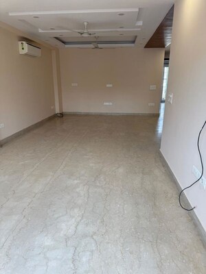 Room in 3 BHK Builder Floor at Saket – for Rent