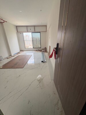 2 BHK Apartment For Rent in Hum Solaris, Kandivali West