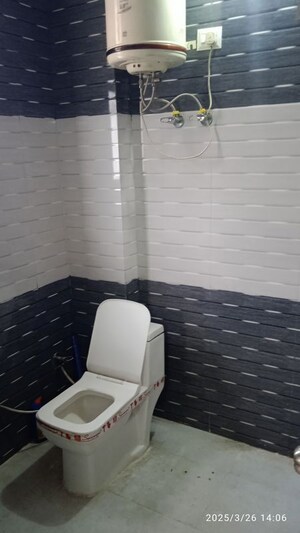 Bathroom in 1 RK Builder Floor at Sector 44 – for Rent