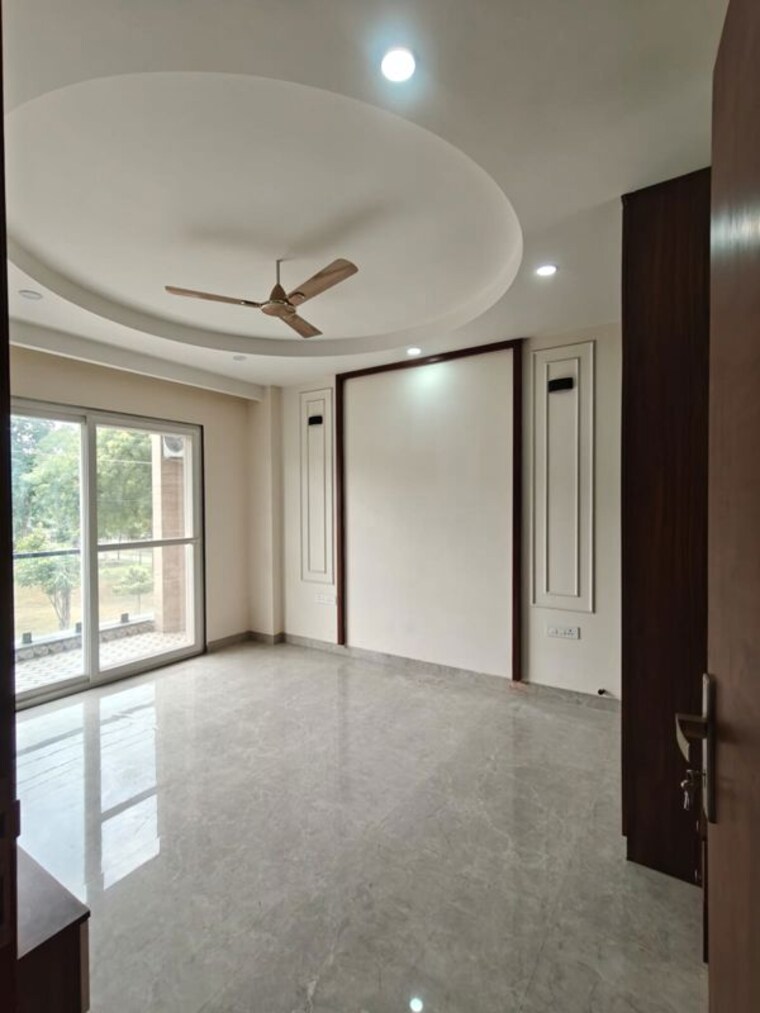 Room, sector 23 3 Bedroom 3150 Sq.Ft. Builder Floor In Sector 23 Gurgaon 10462108
