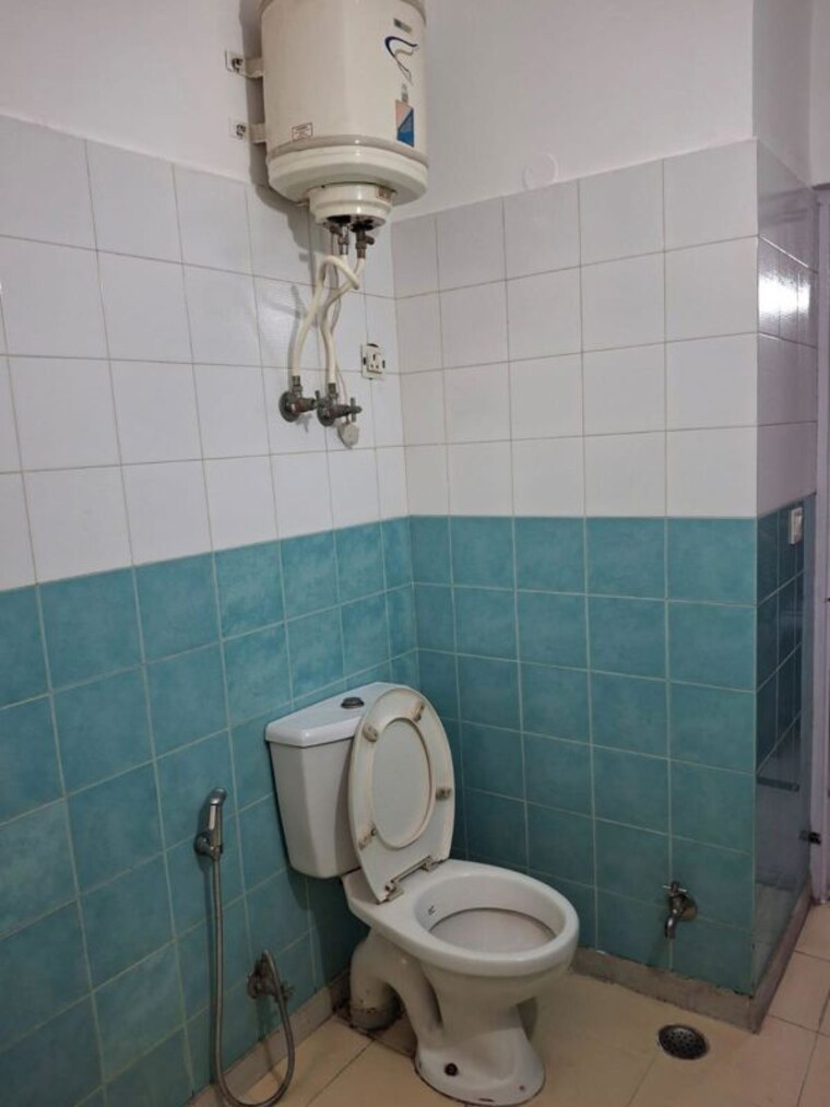 Bathroom, sector 56 2 Bedroom 3150 Sq.Ft. Builder Floor In Sector 56 Gurgaon 10462102