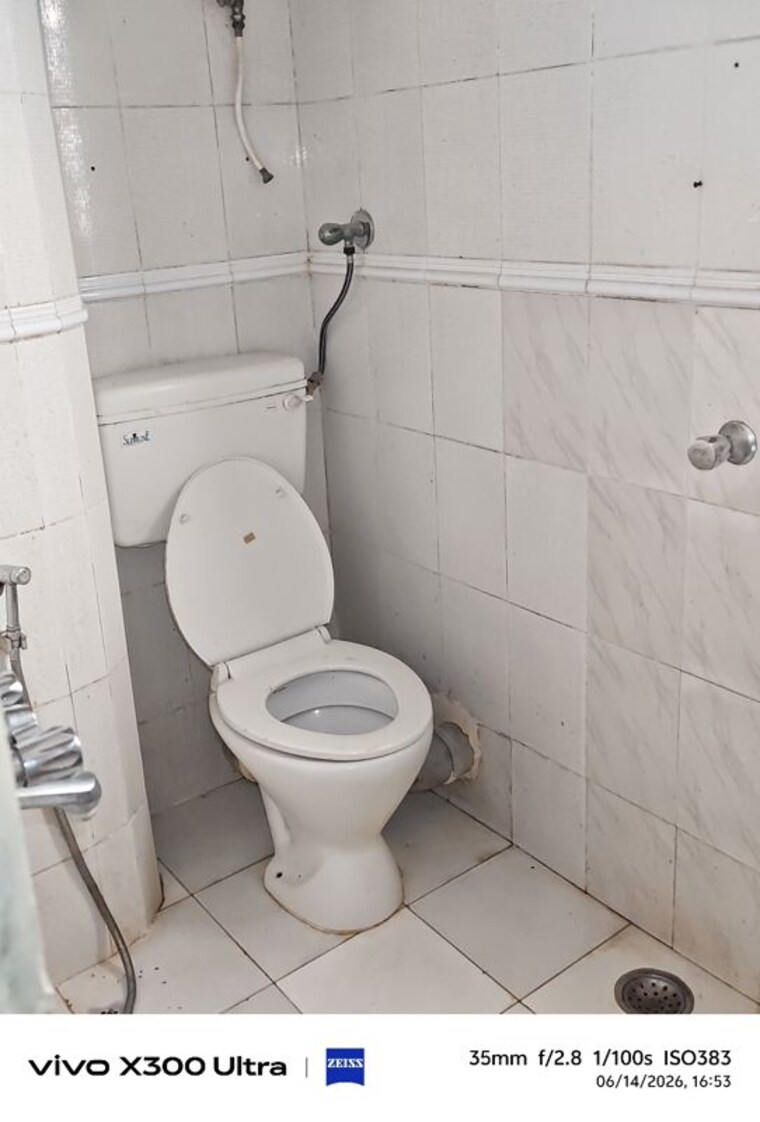 Bathroom, raheja-sunglow 2 Bedroom 700 Sq.Ft. Apartment In Powai Mumbai 10462123