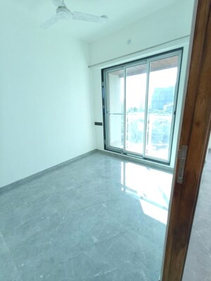 Room in 2.5 BHK Apartment at Sanghvi Palazzo, Andheri West – for Rent
