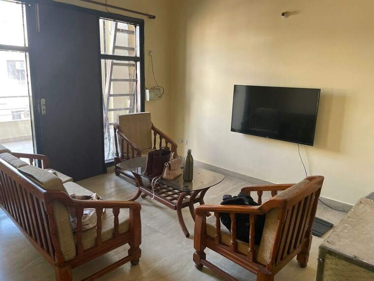 Living Room, sector 10a 2 Bedroom 105 Sq.Yd. Builder Floor In Sector 10a Gurgaon 10462136
