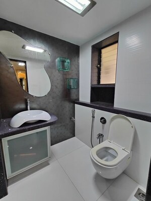 Furnished Amenities in 4 BHK Penthouse at Lokhandwala Complex – for Rent