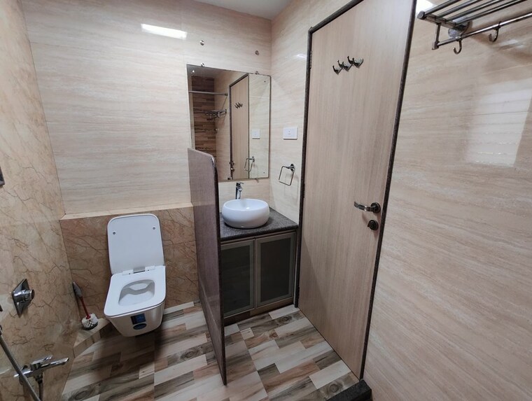 Bathroom, lokhandwala complex 4 Bedroom 1800 Sq.Ft. Penthouse In Lokhandwala Complex Mumbai 10462141
