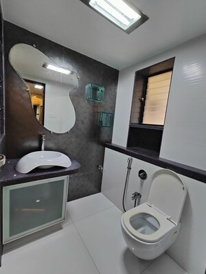 Furnished Amenities in 4 BHK Penthouse at Lokhandwala Complex – for Rent