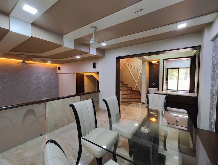 Dining area, lokhandwala complex 4 Bedroom 1800 Sq.Ft. Penthouse In Lokhandwala Complex Mumbai 10462141