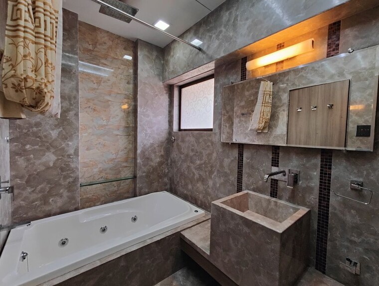 Bathroom, lokhandwala complex 4 Bedroom 1800 Sq.Ft. Penthouse In Lokhandwala Complex Mumbai 10462141