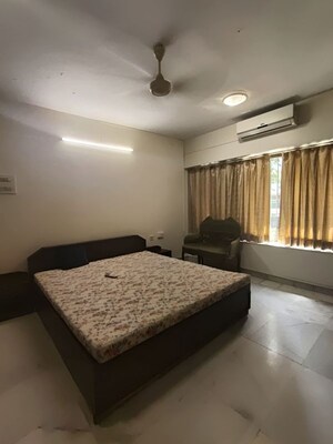 Bedroom in 4 BHK Apartment at Madhukunj Apartment Prabhadevi, Prabhadevi – for Rent