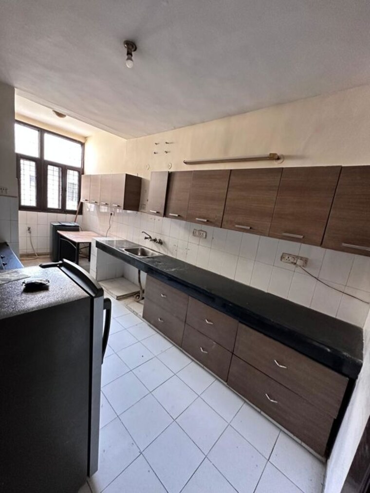 Kitchen, sushant lok ii 3 Bedroom 300 Sq.Yd. Builder Floor In Sushant Lok ii Gurgaon 10462149