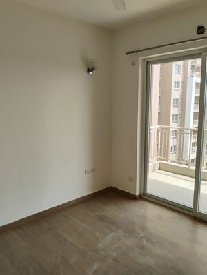 Room in 3.5 BHK Apartment at Puri Emerald Bay, Sector 104 – for Rent