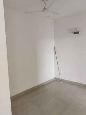 Room in 3.5 BHK Apartment at Puri Emerald Bay, Sector 104 – for Rent