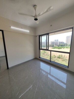 Room in 2 BHK Apartment at Veena Smart Homes, Kandivali West – for Rent