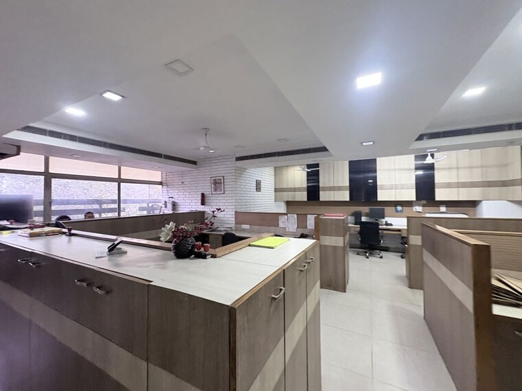 Team Area, netaji subhash place Commercial Office Space 2500 Sq.Ft. In Netaji Subhash Place Delhi 10462153