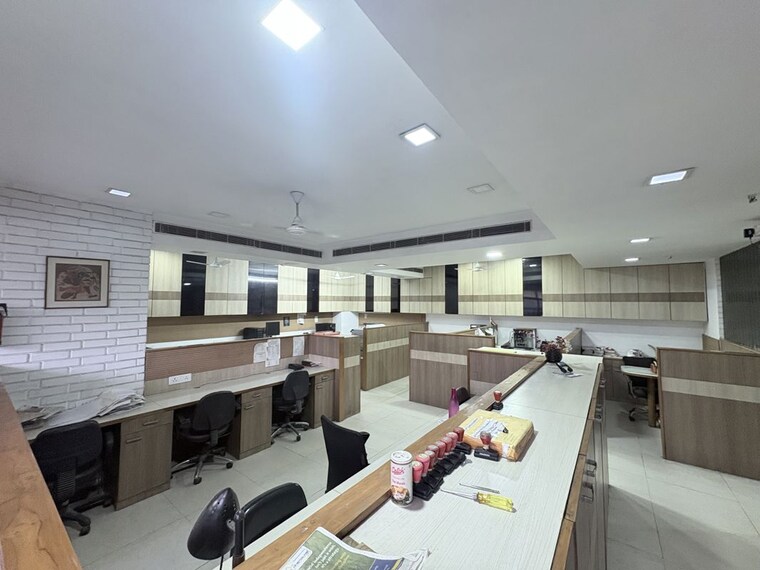 Team Area, netaji subhash place Commercial Office Space 2500 Sq.Ft. In Netaji Subhash Place Delhi 10462153