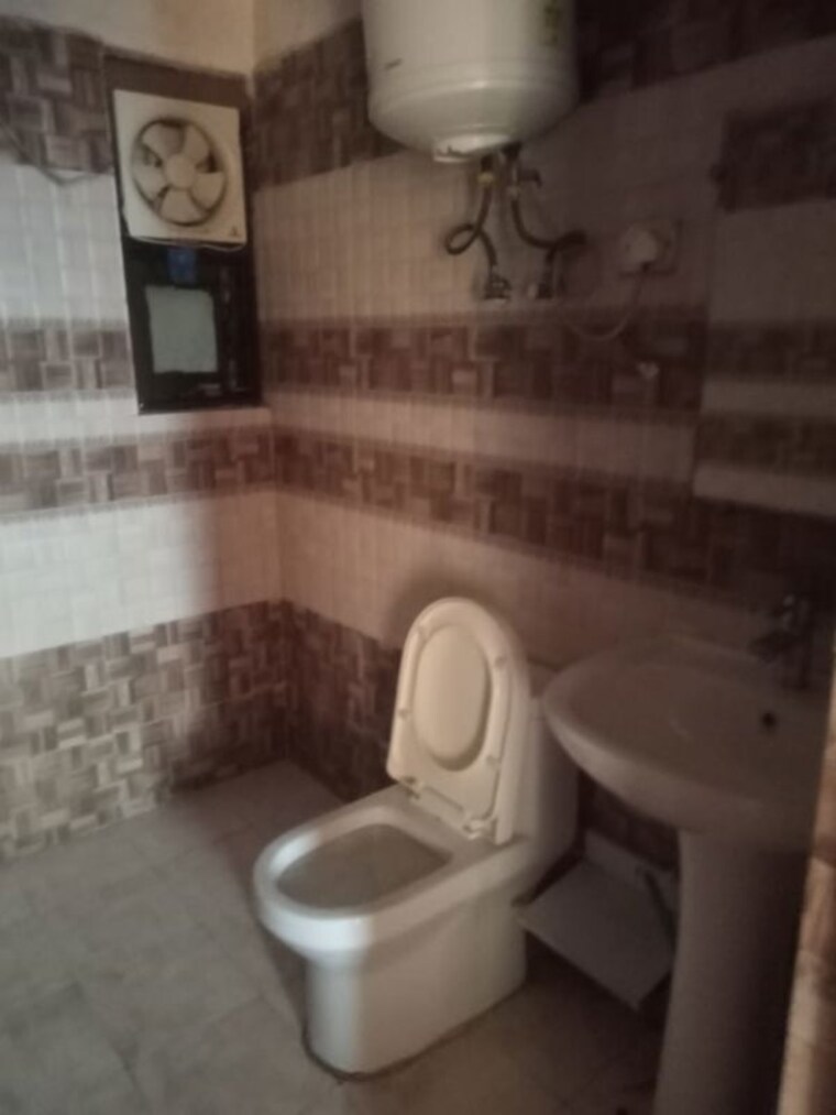 Bathroom, mahaluxmi-green-mansion 2 Bedroom 895 Sq.Ft. Apartment In Zeta I Greater Noida Greater Noida 10462195