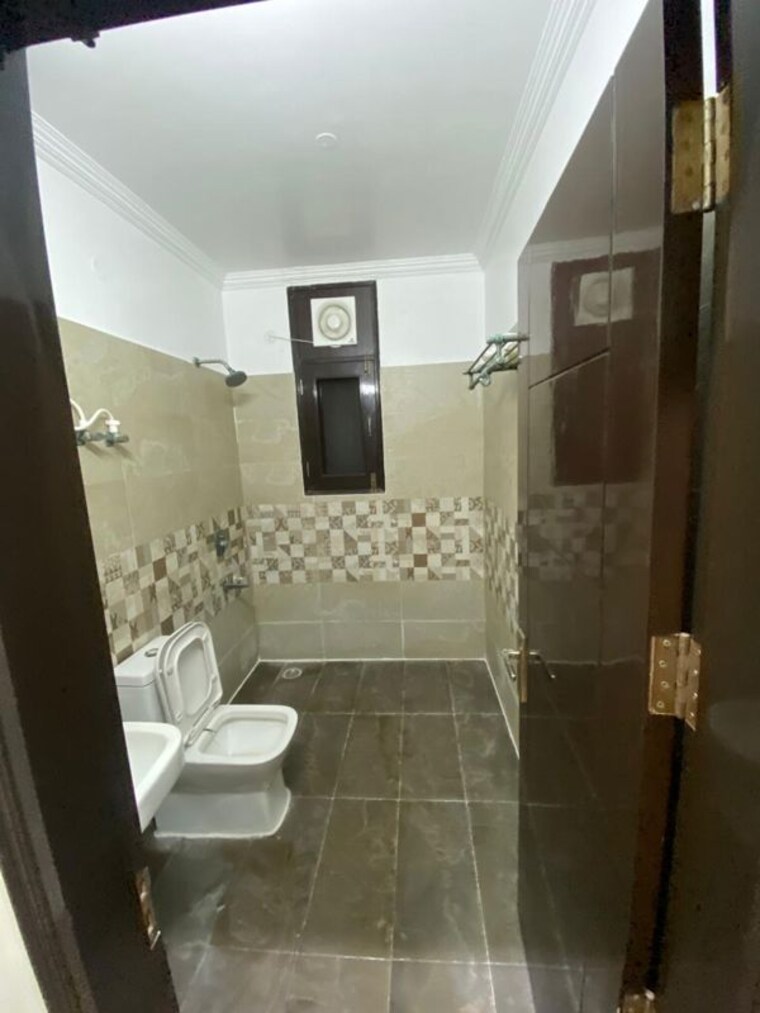 Bathroom, kalpataru-vista 3 Bedroom 3000 Sq.Ft. Apartment In Sector 128 Noida 10462202