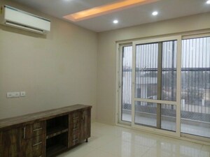 Room in 3 BHK Apartment at BPTP Amstoria Country Floor, Sector 102 – for Rent