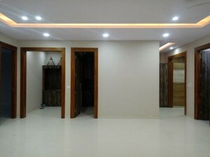 Room in 3 BHK Apartment at BPTP Amstoria Country Floor, Sector 102 – for Rent