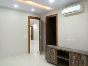 Room in 3 BHK Apartment at BPTP Amstoria Country Floor, Sector 102 – for Rent