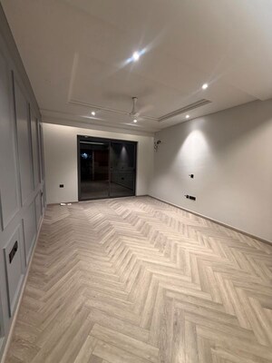 Bedroom in 4 BHK Builder Floor at Sector 23 – for Rent